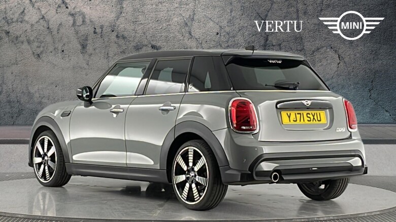 MINI Hatchback 1.5 Cooper Exclusive 5dr Auto [Comfort/Nav Pack] Petrol Hatchback